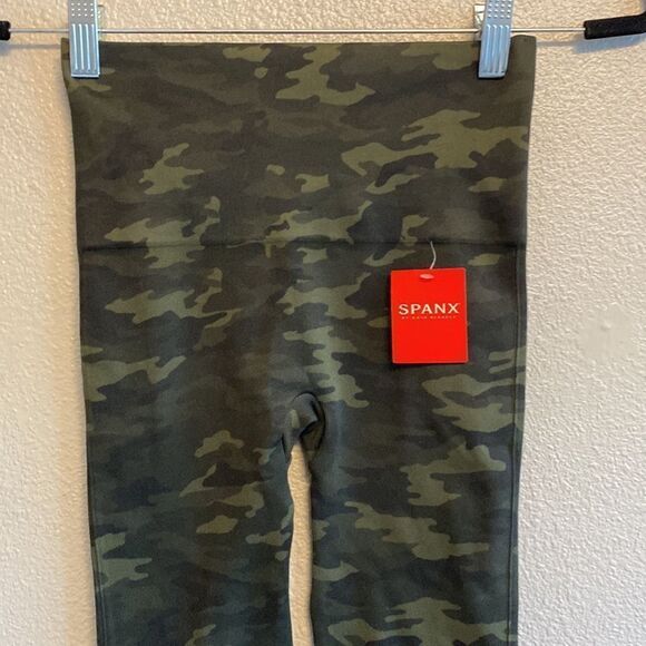 NWT- SPANX- Seamless Leggings for Women Tummy Control- Green Camo- Size XS - Picture 7 of 10